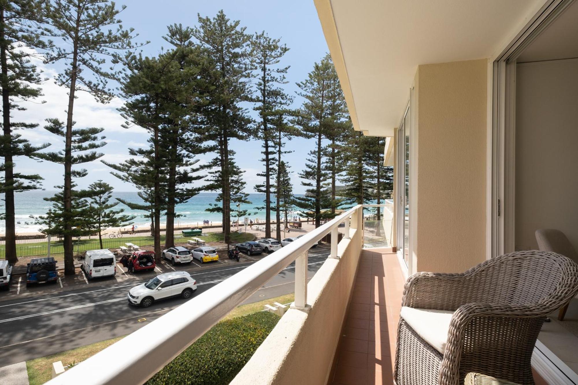 Unbeatable Beachfront Views 3 Mins Walk To Corso Apartment Sydney