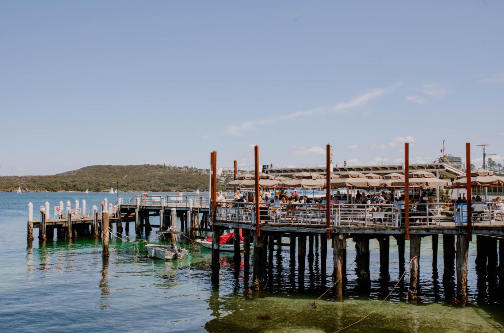 Unbeatable Beachfront Views 3 Mins Walk To Corso Sydney